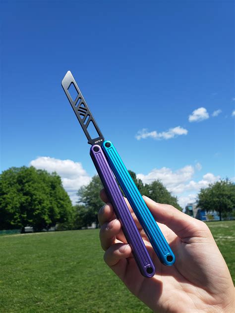 Arctic balisong - If you look at how the end barrels are large contact surface, added with the recessed pocket, it’ll help to reduce this issue. Time will tell, tho they sound confident of the issues raised, & have covered the concerns I had. For $92 USD for the Beta release, & they’re aiming for $116 USD on production run, with hardened trainer, crowned ...